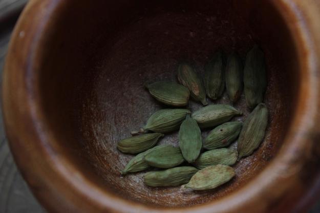 whole green cardamom