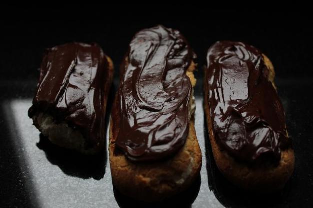 chocolate éclairs 