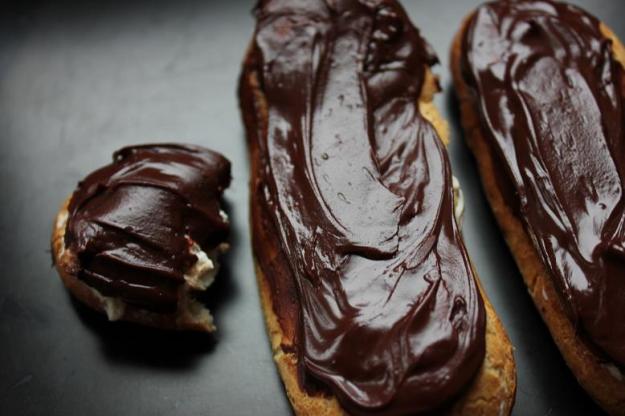 chocolate éclair 