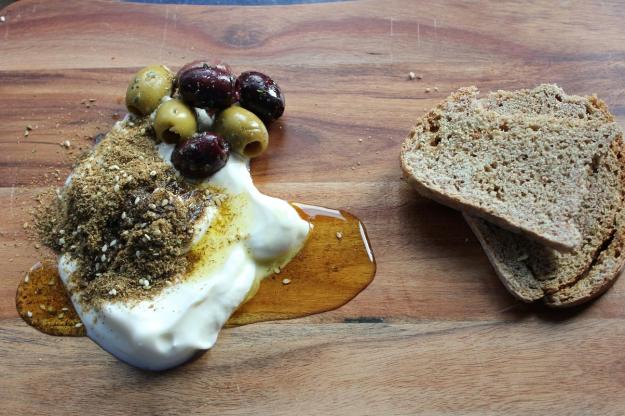 yoghurt, za'tar