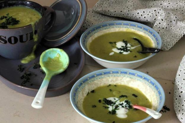 Bean courgette soup